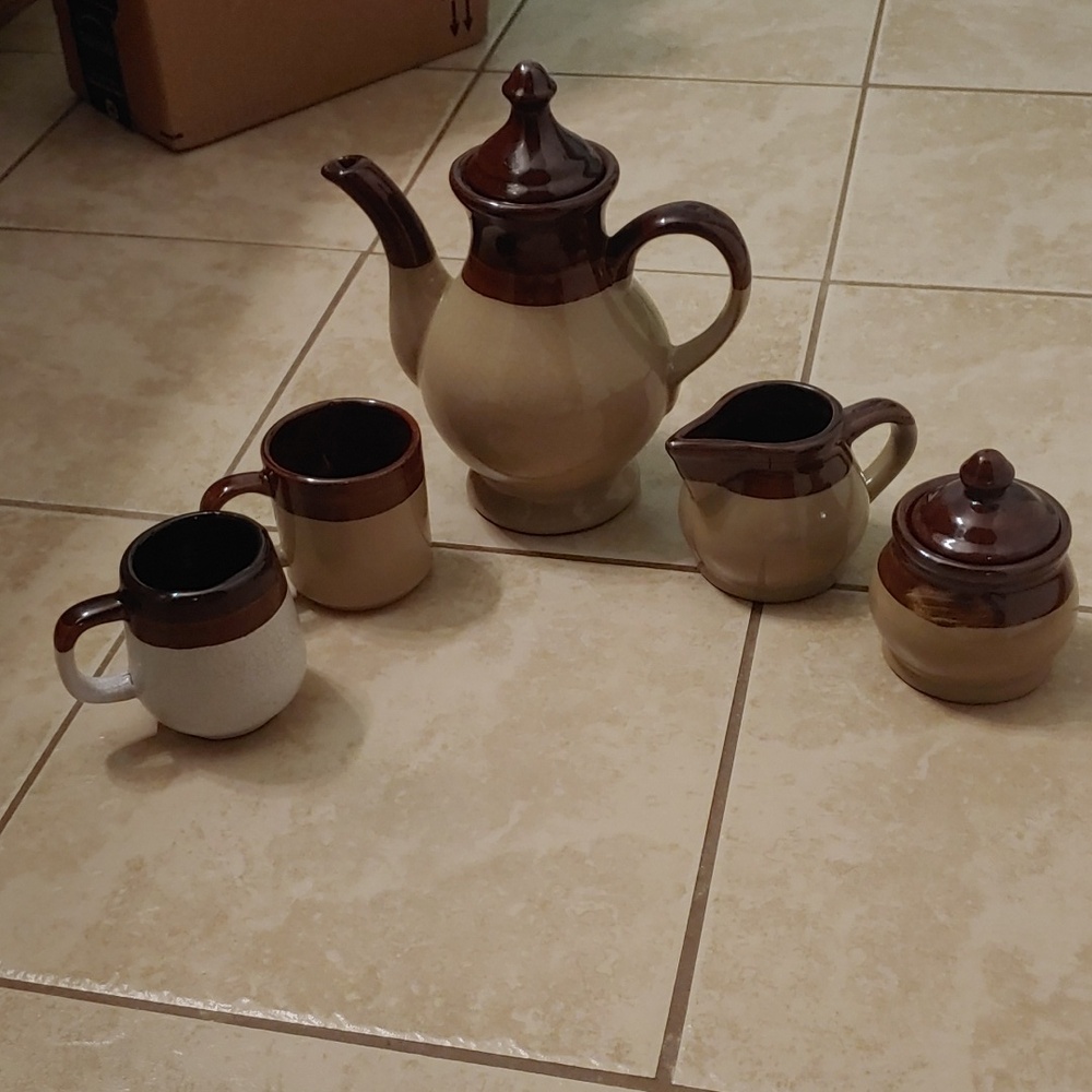 VTG Interpur Tea Set With Tea Pot, Sugar Bowl, Creamer Pitcher, & 2 Tea Cups